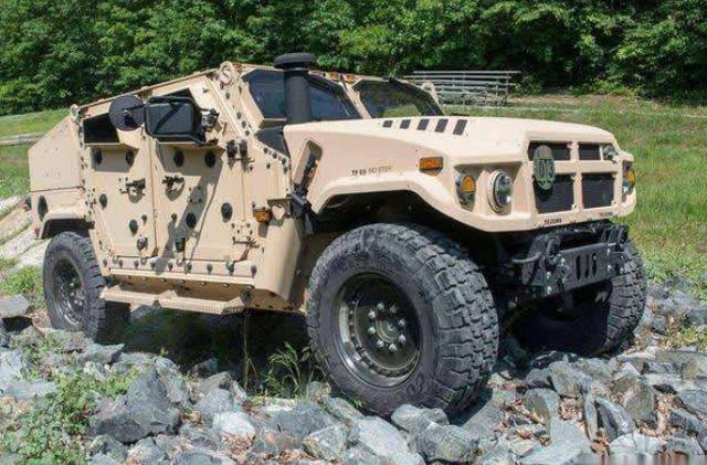 备受美军信赖的悍马,取代了服役多年的吉普车,首批订单仅2300辆