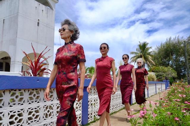 65岁时尚奶奶团彻底火了穿旗袍踩恨天高让世界看到东方美