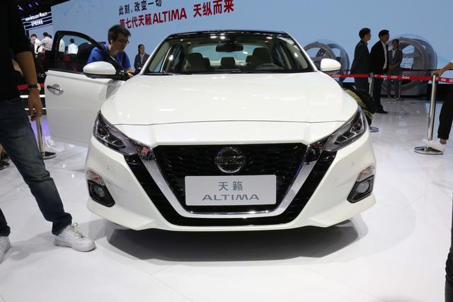 不仅仅只有大沙发全新一代天籁上市1798万起20t完胜大众