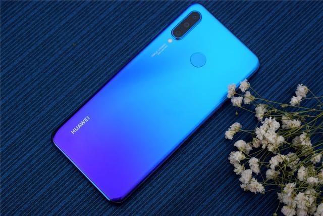 打造高颜值自拍神器华为nove4e或成年轻人手机时尚新标杆