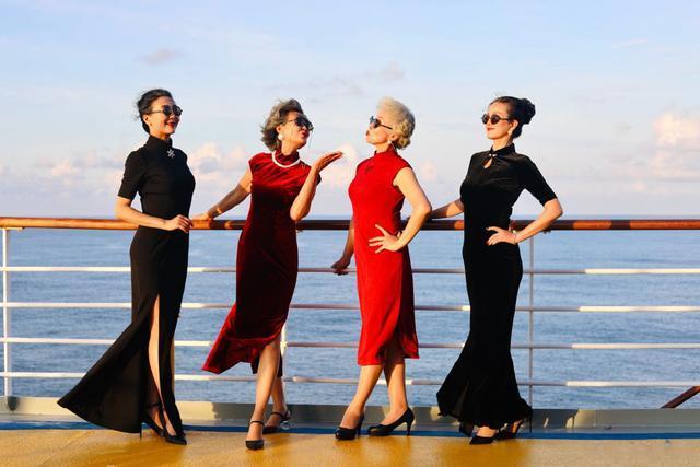 65岁时尚奶奶团彻底火了穿旗袍踩恨天高让世界看到东方美