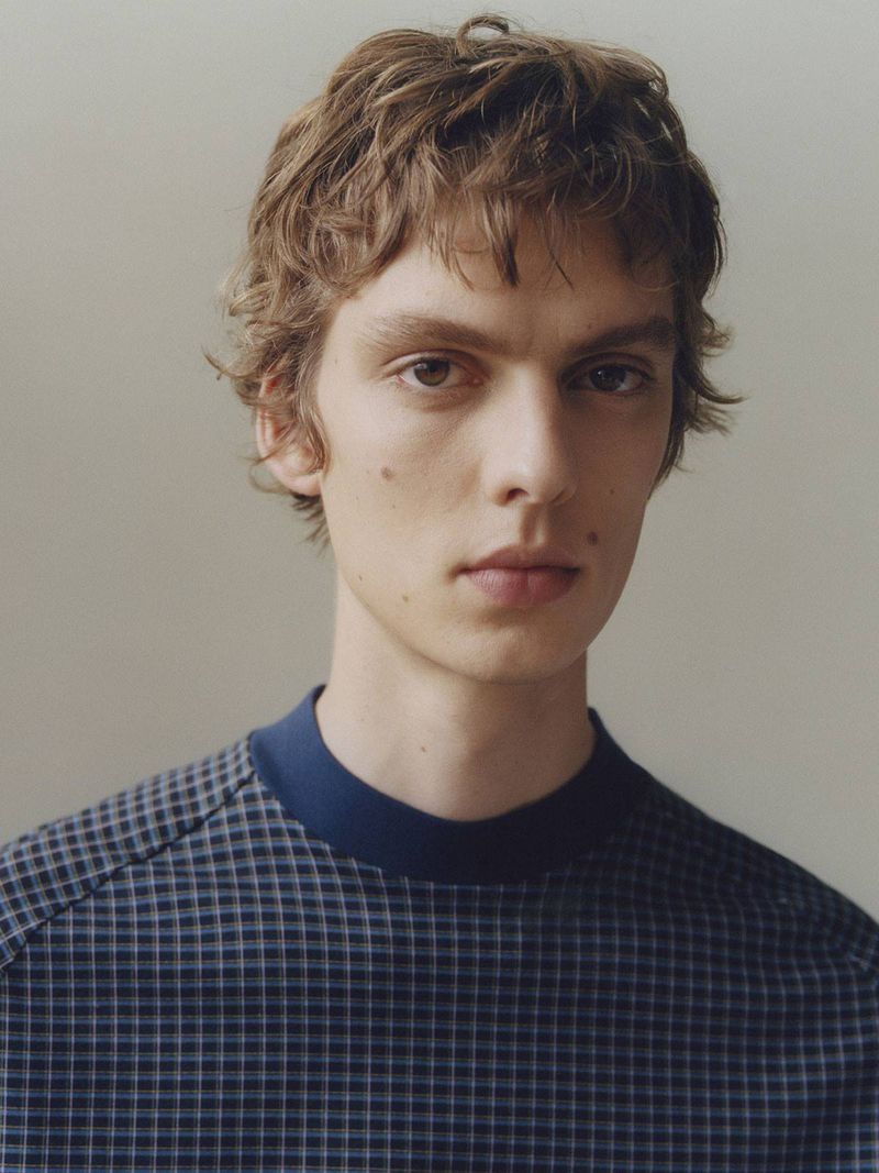 一头卷发眼眸清澈的19岁男模leondame