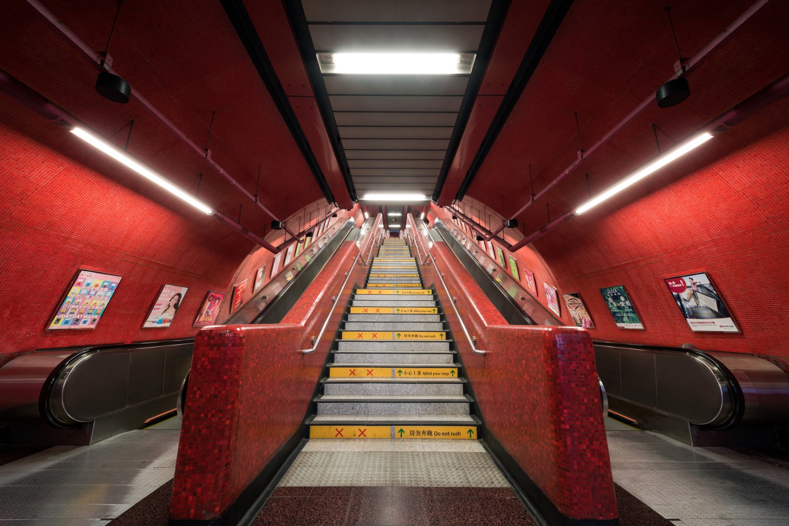 香港夏日室内外温差高达30度,游客被冻感冒,难道电不需要钱吗?