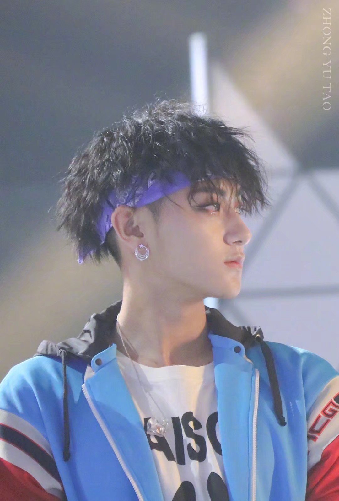 吹爆黄子韬创1时候的锡纸烫这个发型还是很挑脸的