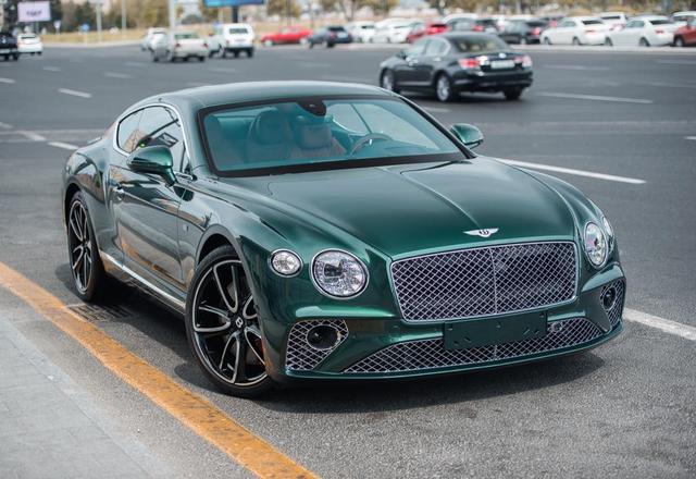 全新宾利欧陆gt实拍轿跑的颜值巅峰开起来像想象中一样完美