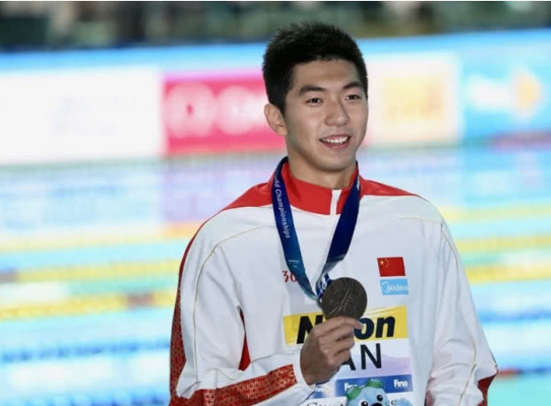 战报:闫子贝再创亚洲纪录,孙杨与徐嘉余夺冠,王简嘉禾摘铜