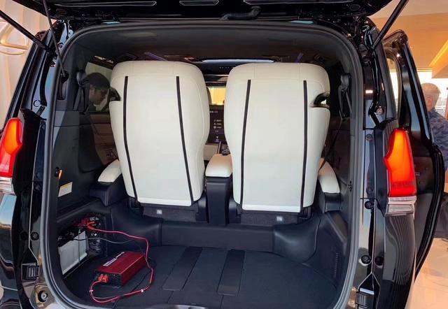 MPV界的“劳斯莱斯”来了，车长超5米，4/7座任选，会加价多少？