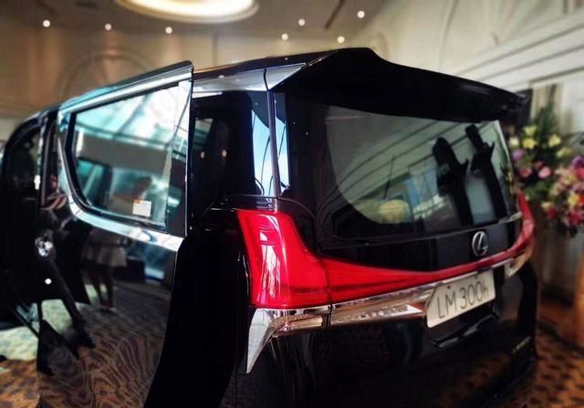 MPV界的“劳斯莱斯”来了，车长超5米，4/7座任选，会加价多少？