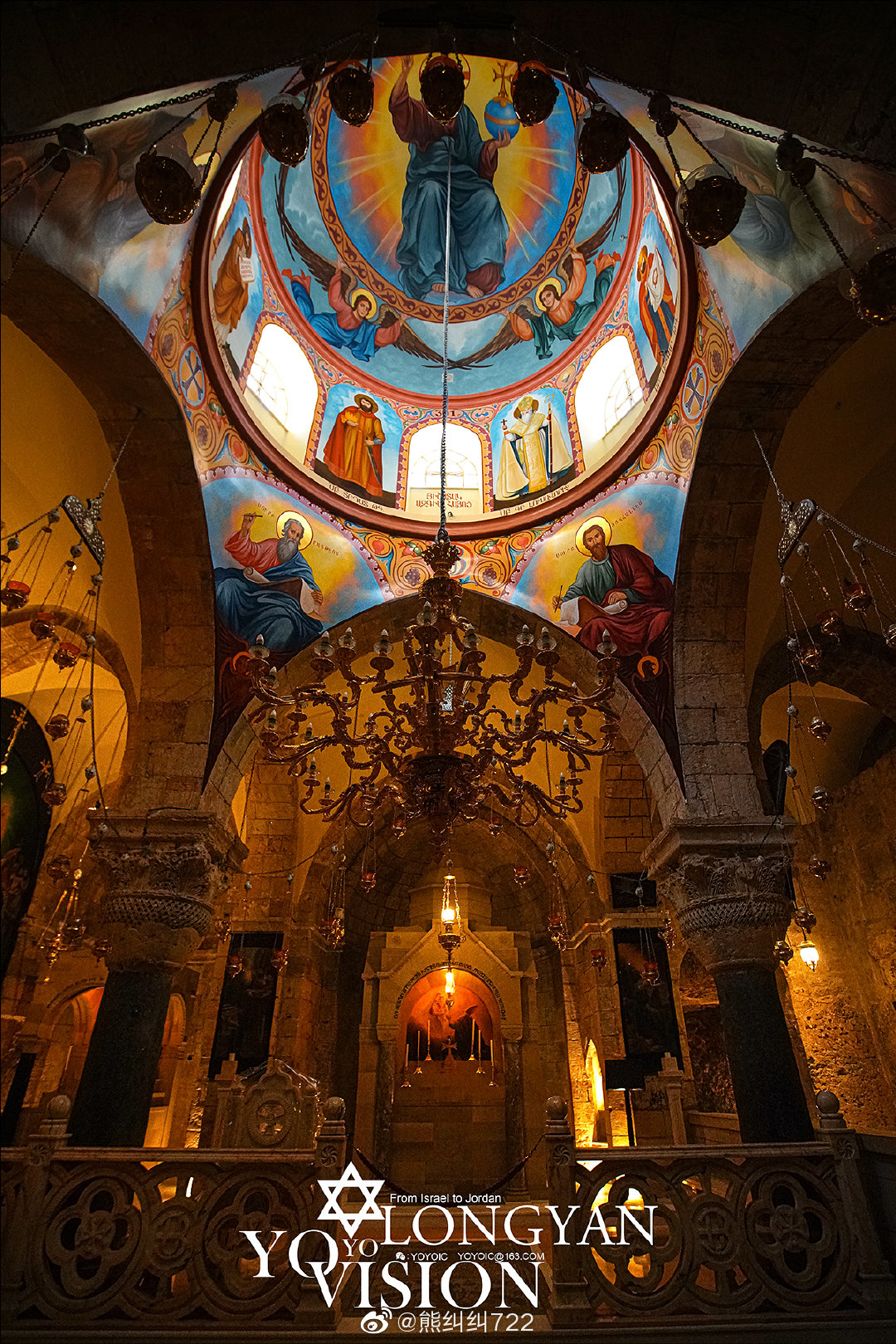 圣墓教堂位于耶路撒冷,是耶稣遇难,安葬和复活之地