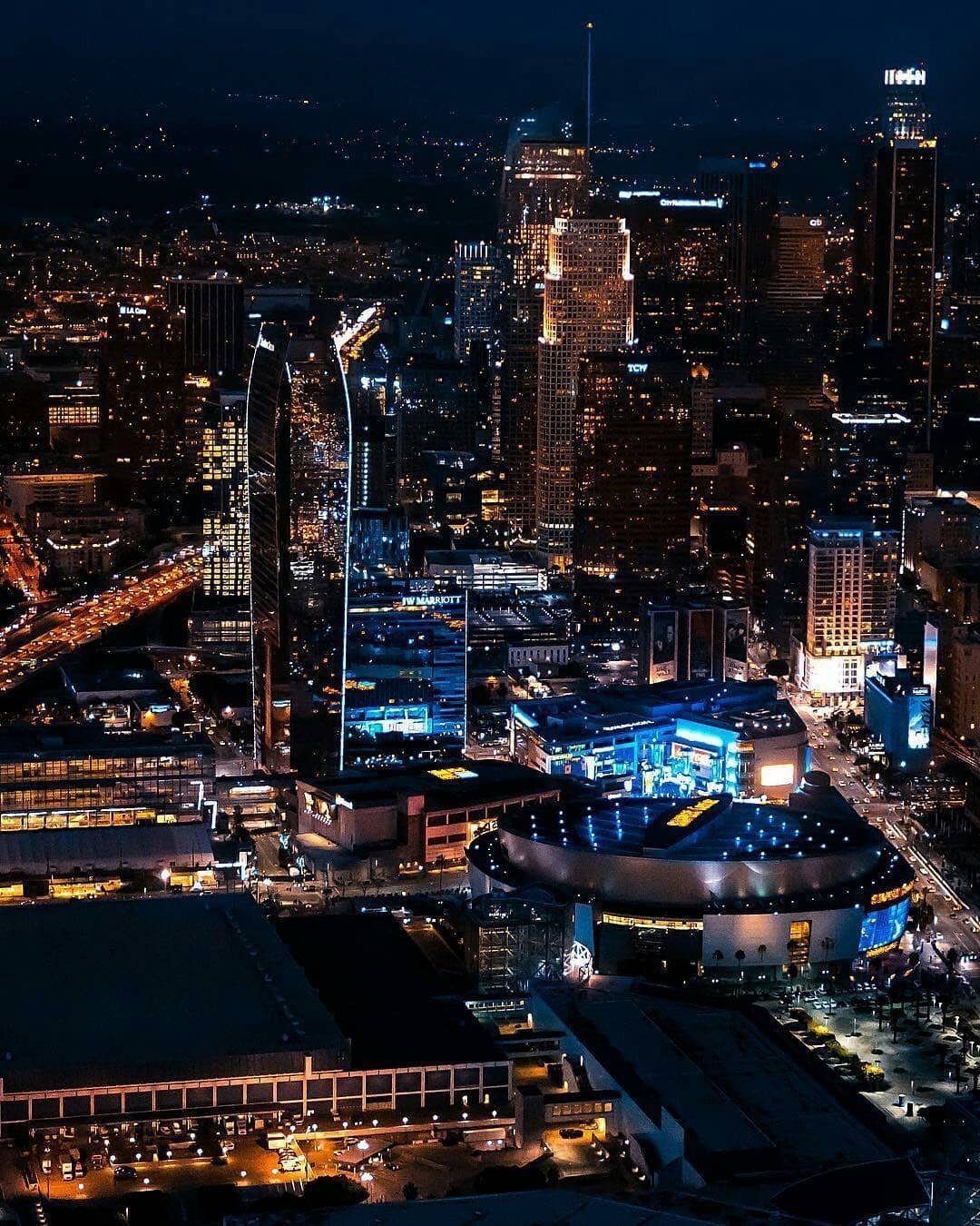 往水库里扔了9600万颗黑塑料球又捞起来,美国这是...