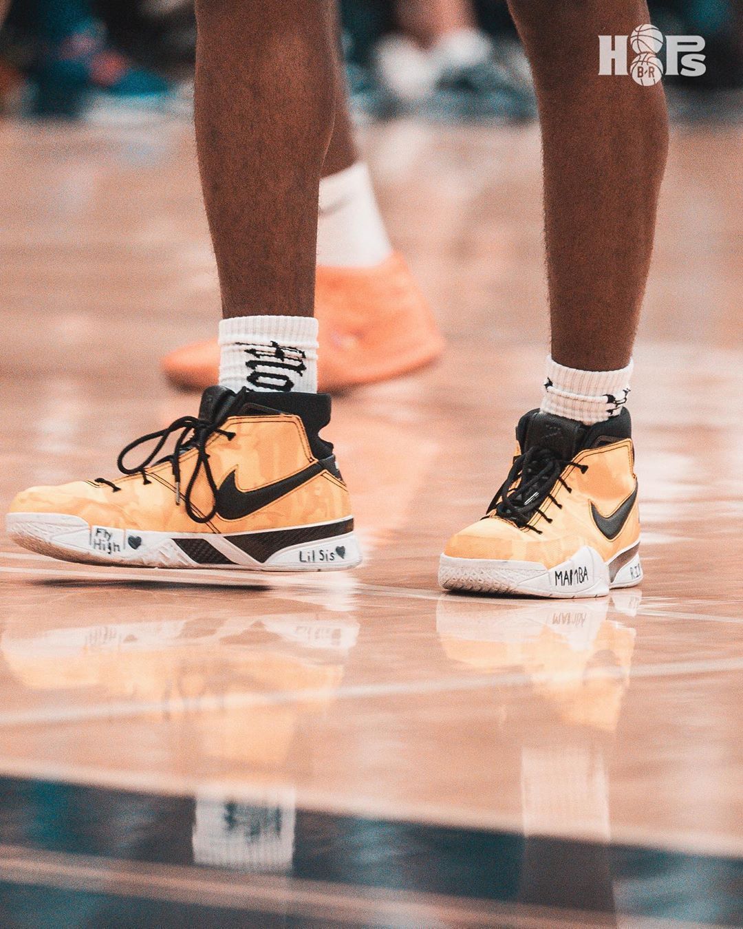 韦德大儿子扎伊尔和詹姆斯大儿子布朗尼今天的战靴,悼念科比和gigi