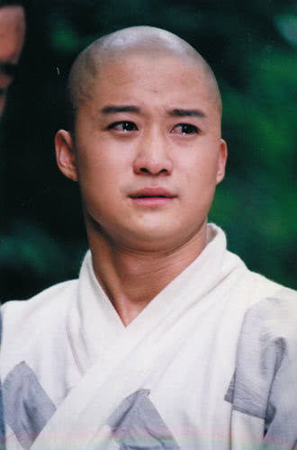 为了让吴京演的小和尚破戒还俗这部剧里的美女也是拼了