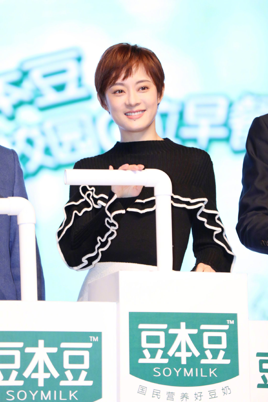 12月16日豆本豆携手代言人孙俪一起走进上海复旦视觉艺术学院