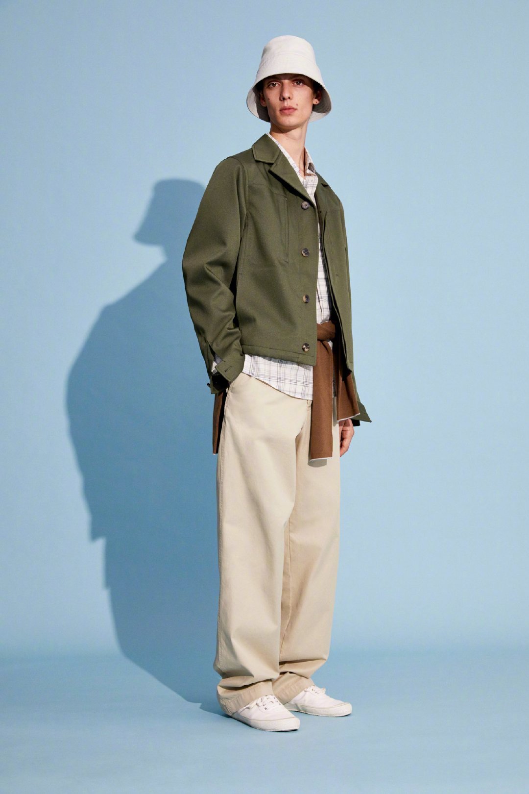 一头卷发眼眸清澈的19岁男模leondame