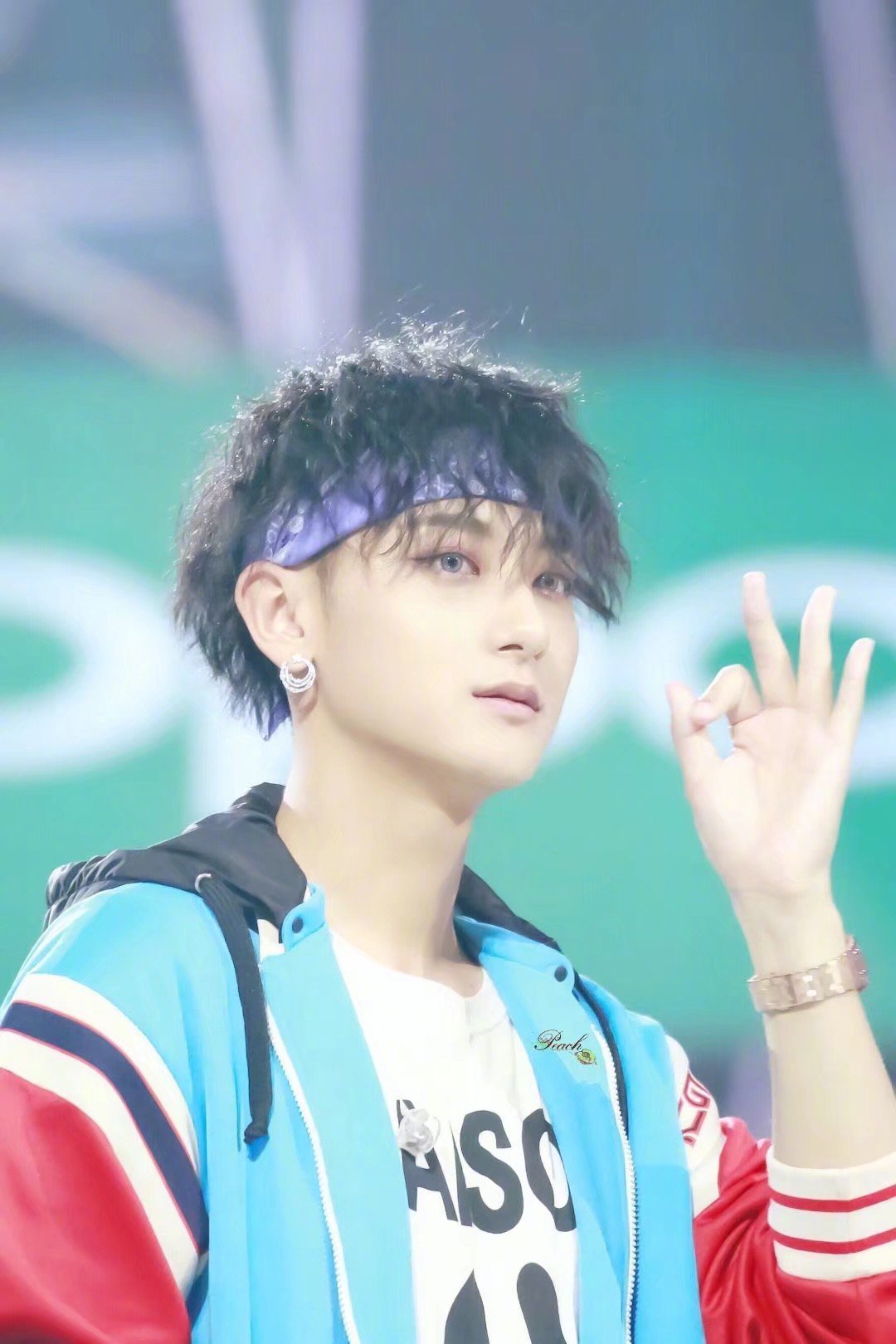 吹爆黄子韬创1时候的锡纸烫这个发型还是很挑脸的