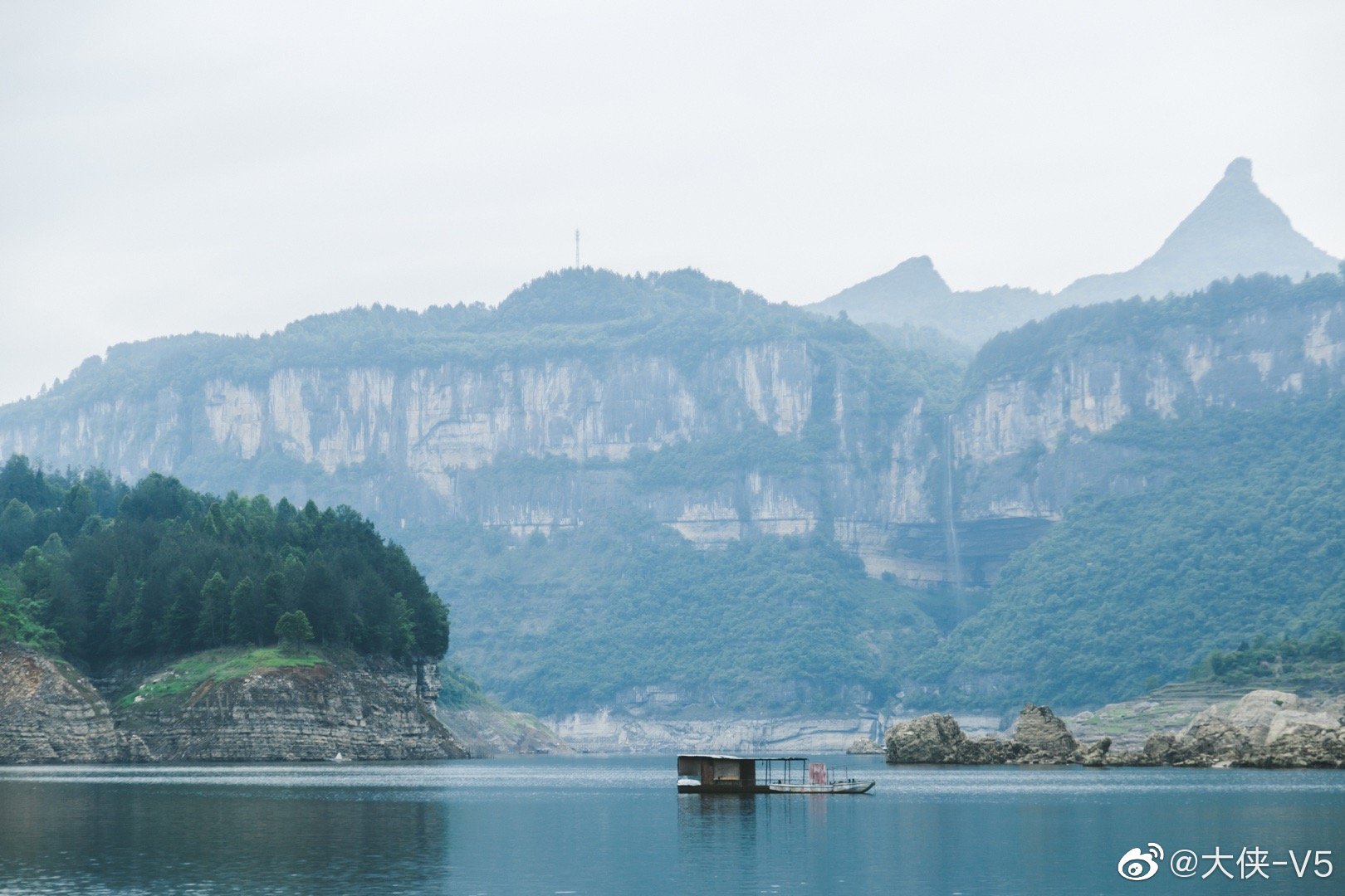 今日从恩施乘坐游船沿着大清江到长阳，一路风景如画|清江|土家|恩施_新浪新闻