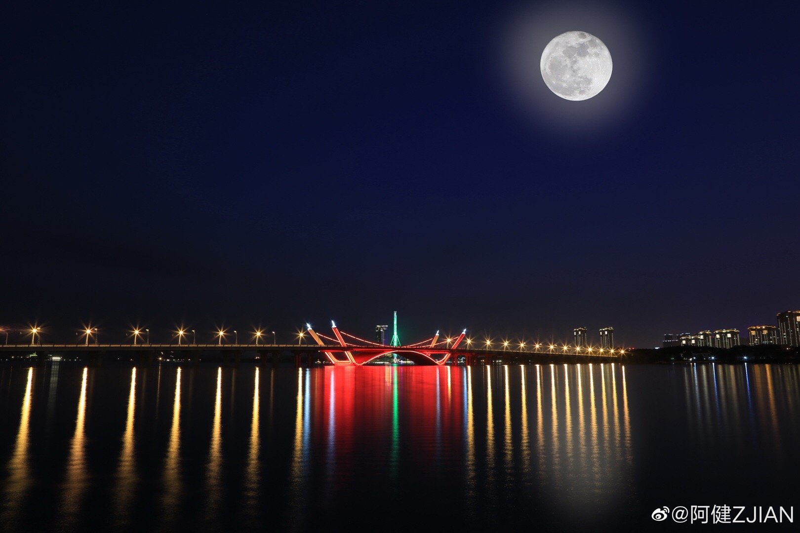 明月出天山苍茫云海间78今天的大月亮你看到了么