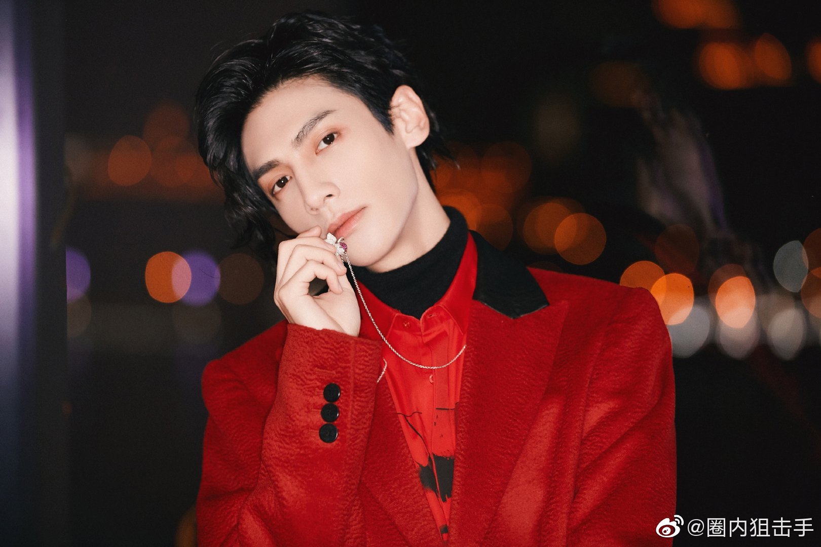 易烊千玺的歌声太治愈了眼镜杀鲨了我吧太有气场了