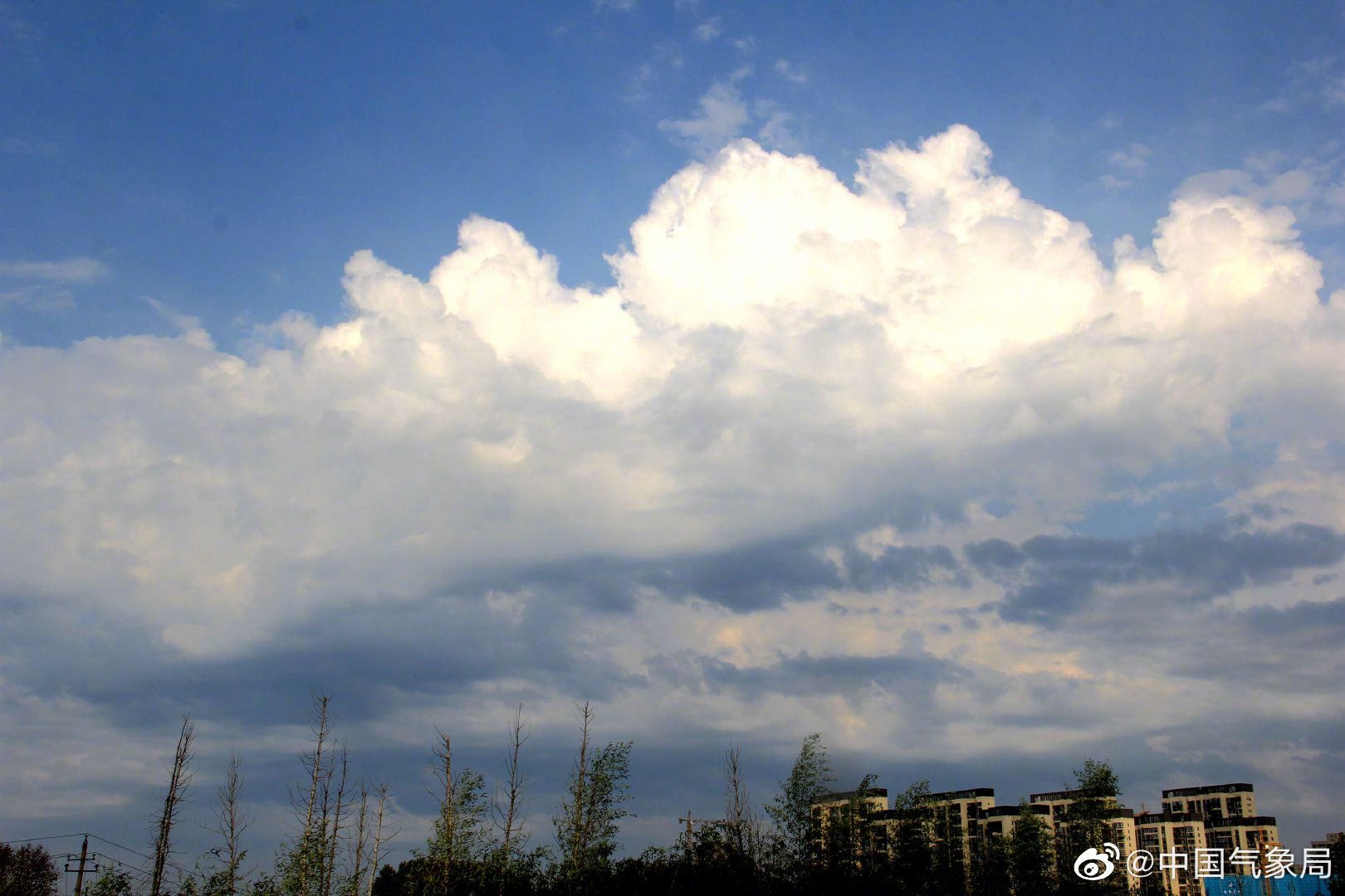 寒潮天气来临前,今天上午湖南株洲的天空云彩变幻,美丽壮观_高清图集