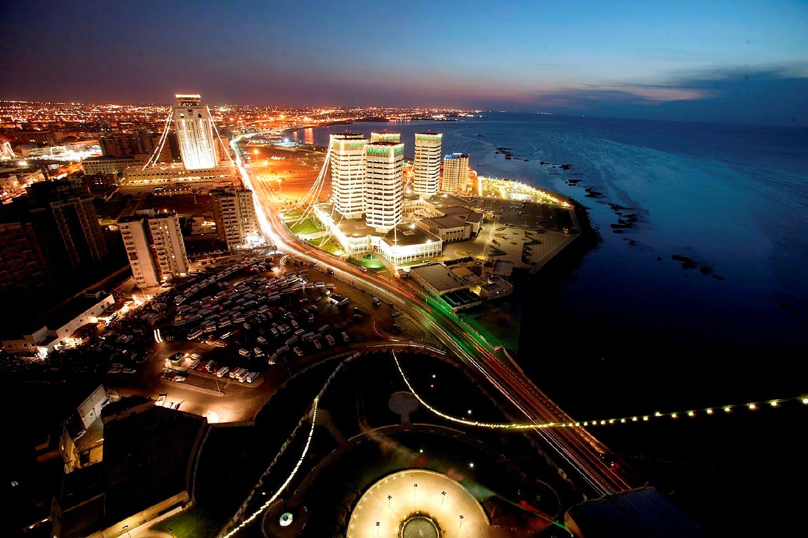 2010年的利比亚首都的黎波里1年后它们很多都成了残垣断壁