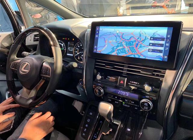 MPV界的“劳斯莱斯”来了，车长超5米，4/7座任选，会加价多少？