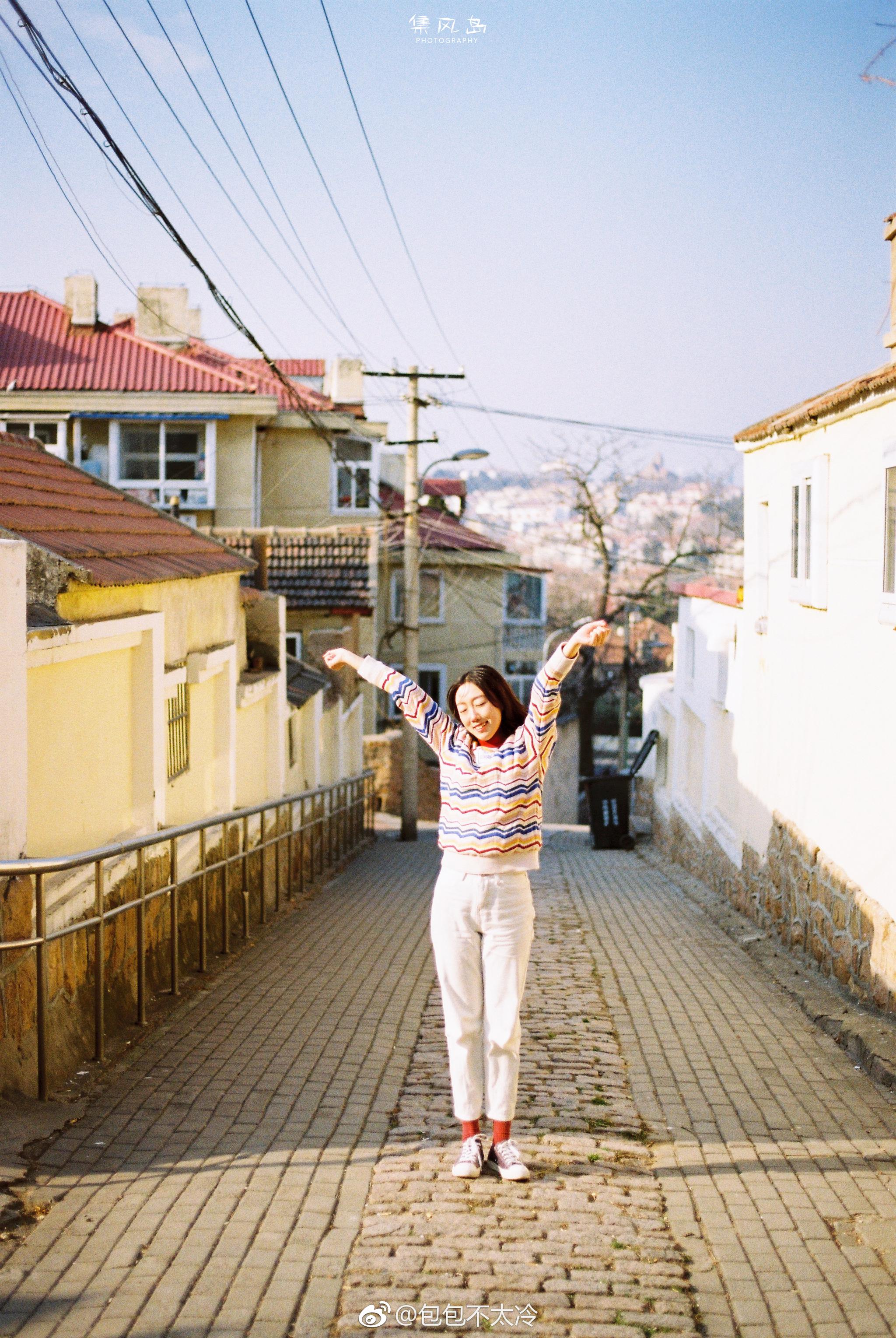 胶片写真 老街漫步出境 星星来碗面摄影 后期 包包不太冷这位是