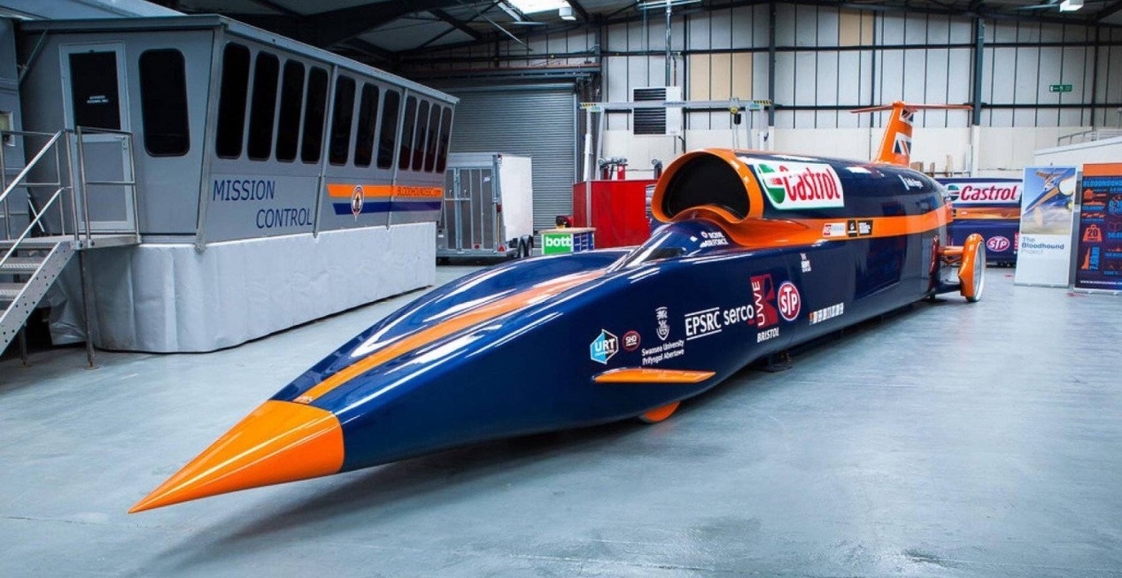 它就是被称为陆地最快机器的bloodhound ssc,翻译成中文就是寻血猎犬.