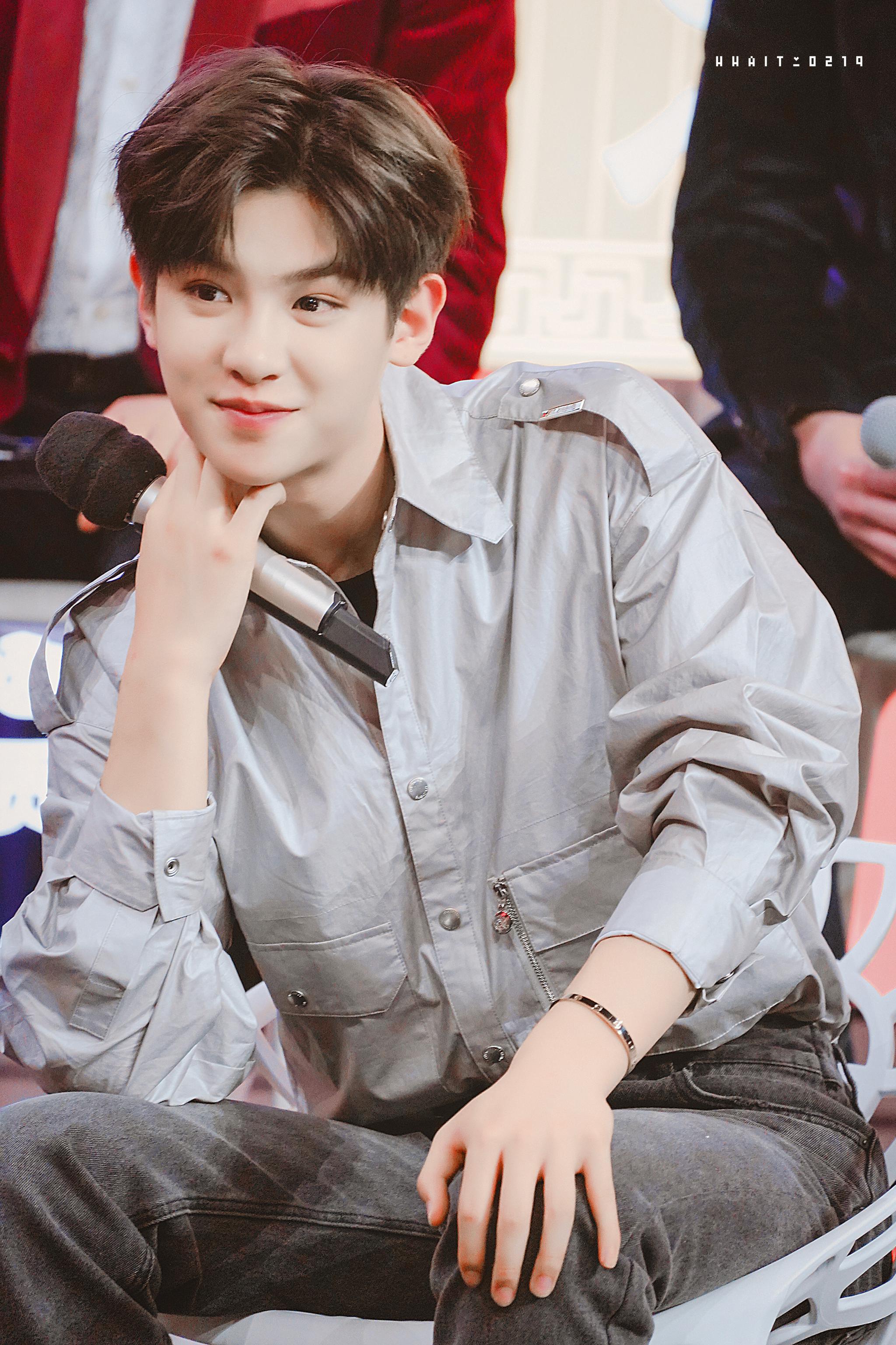 可爱又帅气的小甜豆|甜豆|黄明昊|天天向上_新浪新闻