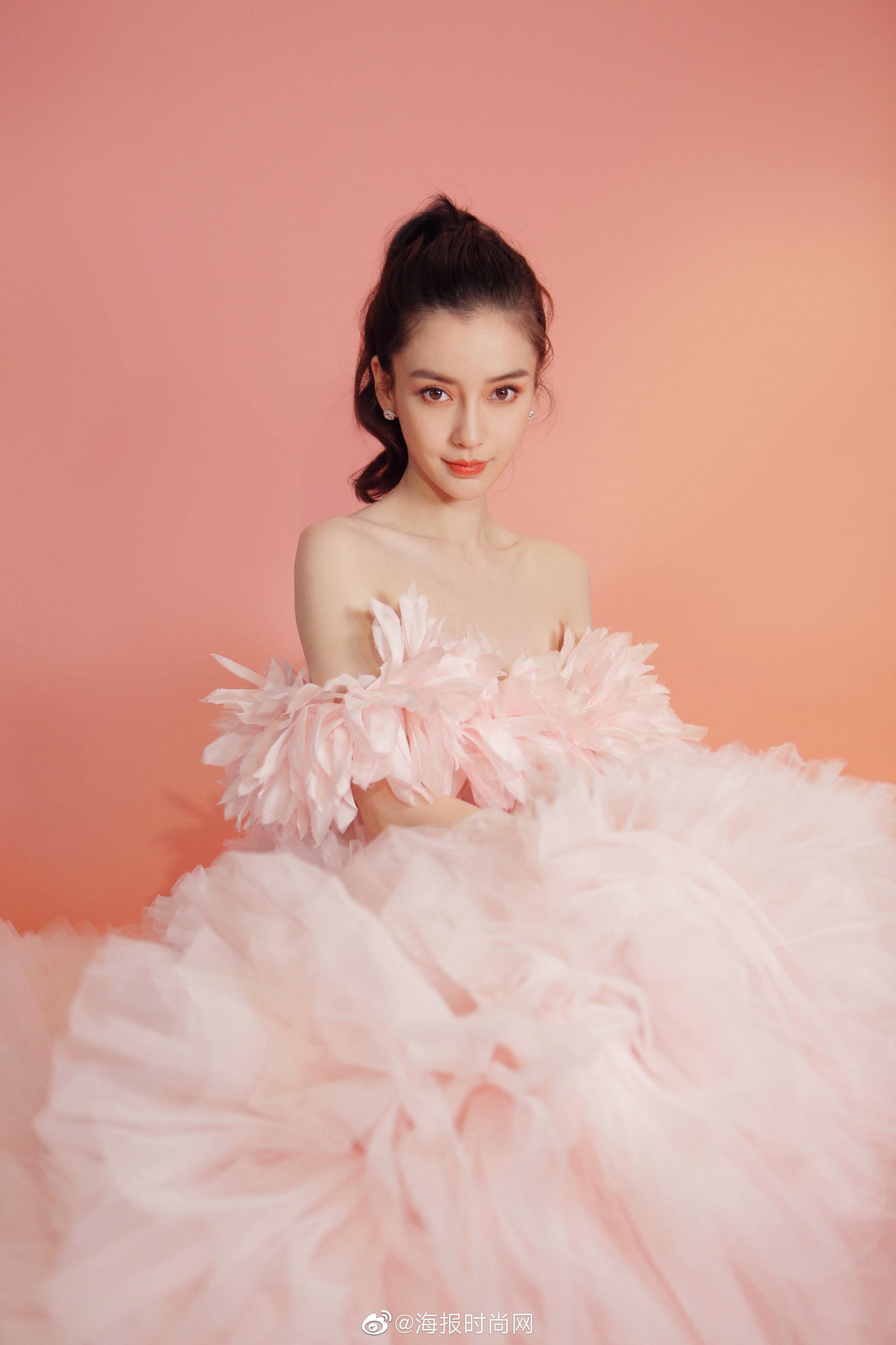 angelababy 身穿粉红色纱裙搭配cartier珠宝亮相某活动