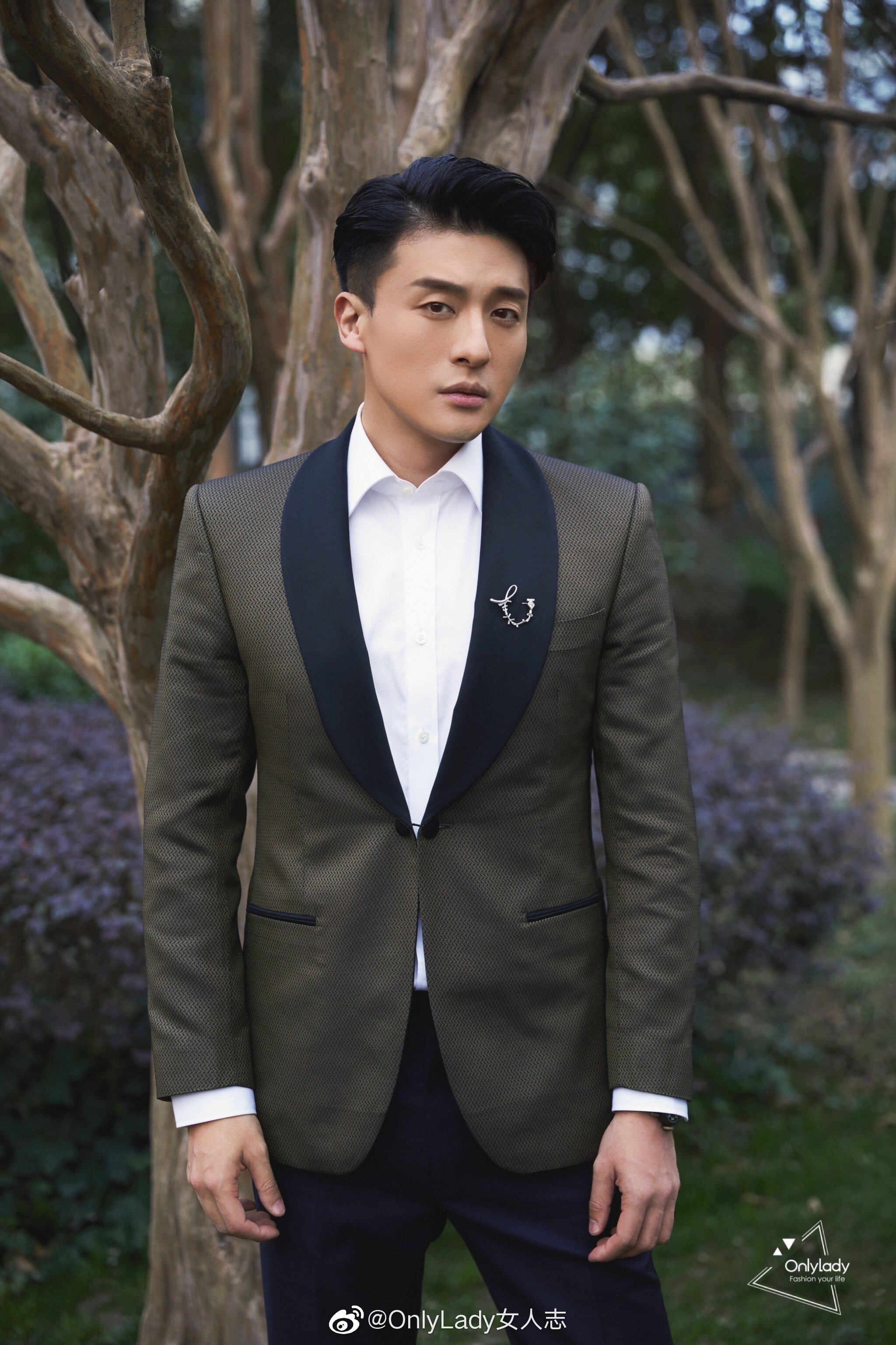 孙艺洲 现身某活动,以香槟金色西装搭配长裤尽显利落风姿