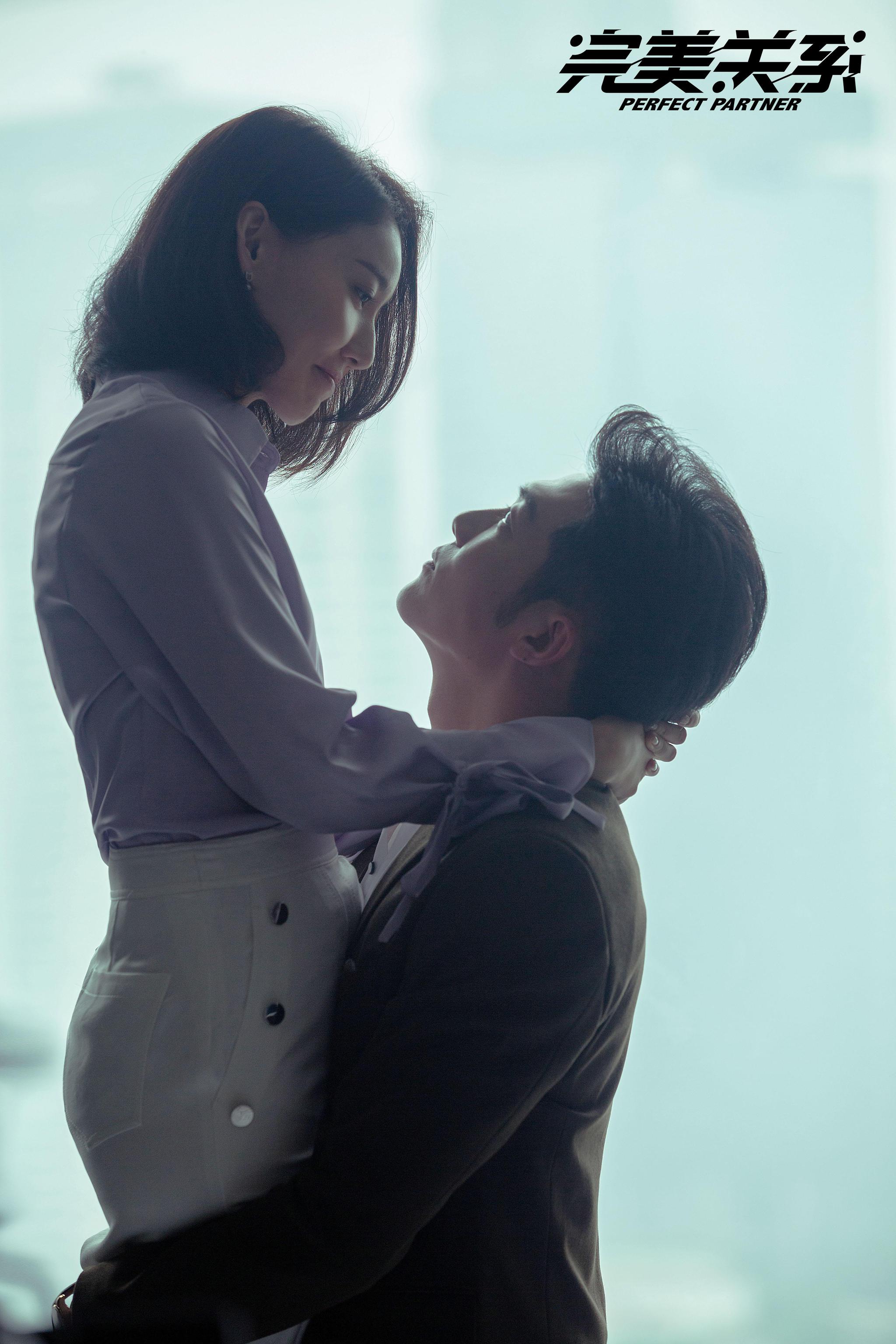 李泽锋化身公关精英霸道高管荧幕初吻新体验