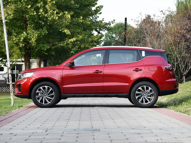 这辆suv6.89万元的起售价格,有大气的外观加上科技感十足的内饰