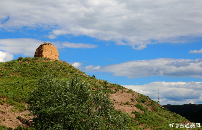 后城镇的烽火台古道赛风