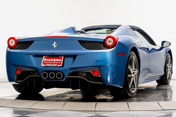 法拉利458敞篷版实车 简洁运动的造型