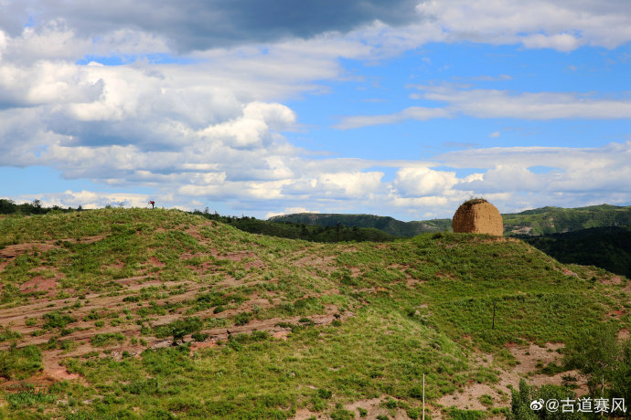 后城镇的烽火台古道赛风