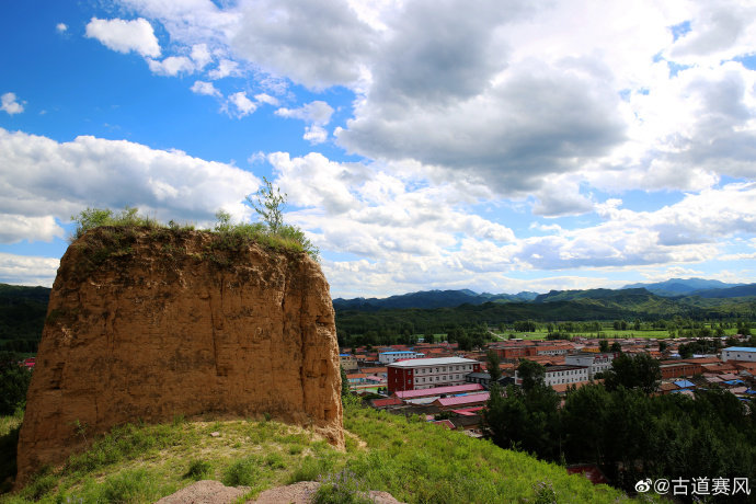 后城镇的烽火台古道赛风