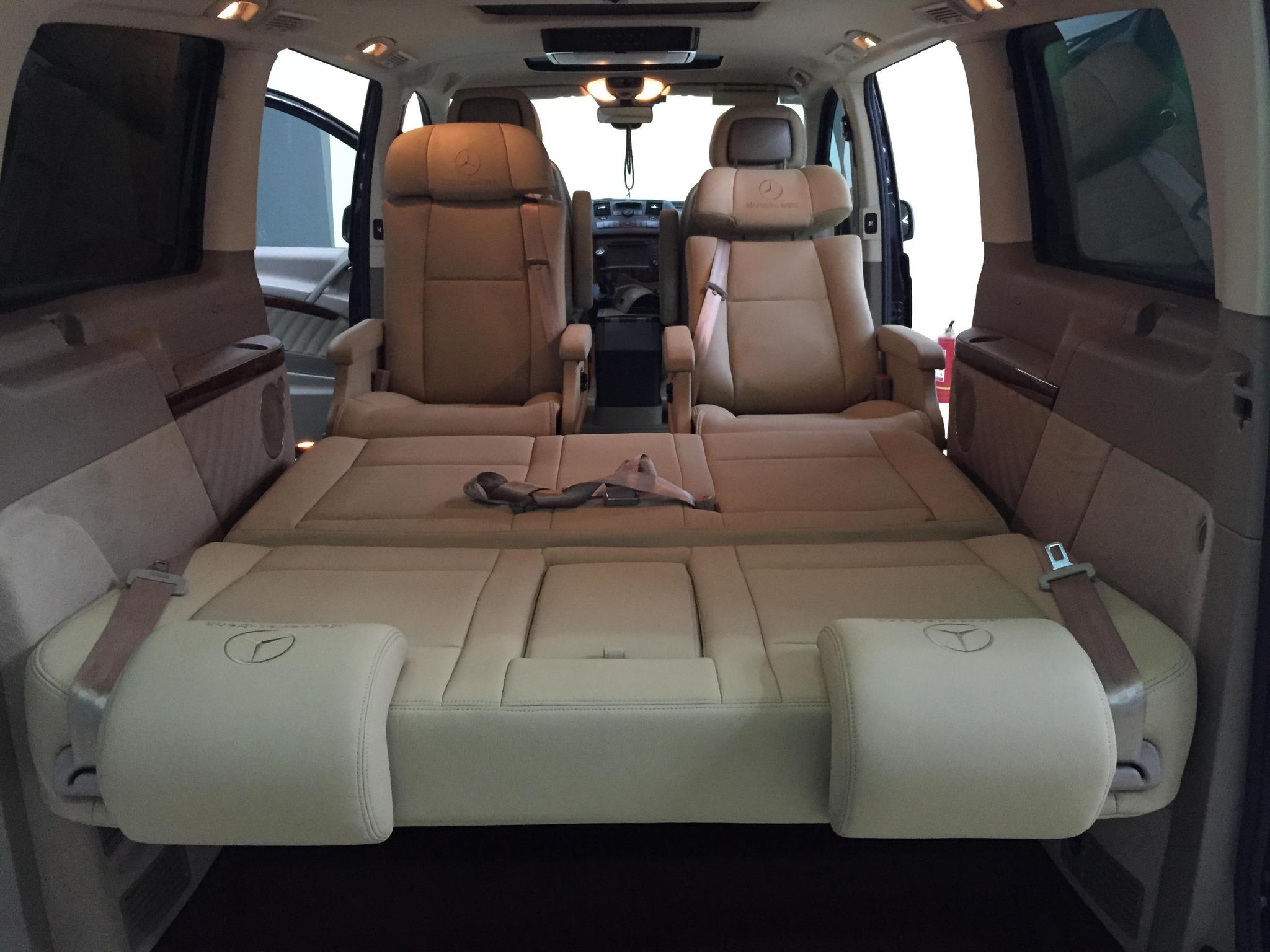 奔驰唯雅诺舒适设计内饰,实用与颜值并存,空间引人注目