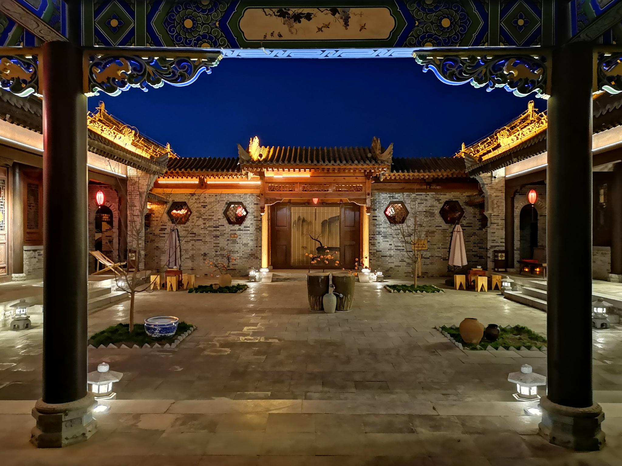 陕西游学第三天晚上入住白鹿原传统四合院夜景非常漂亮
