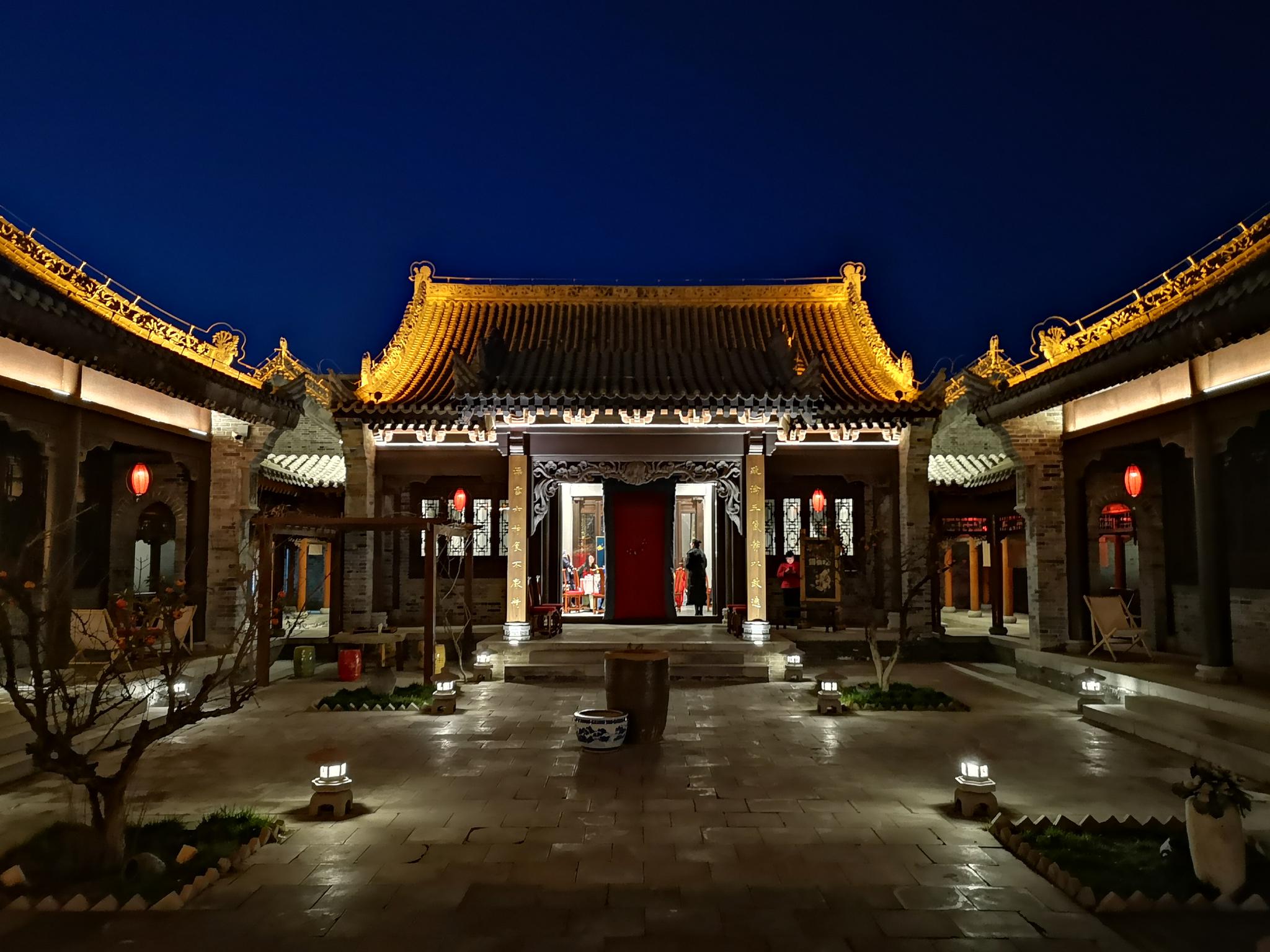 陕西游学第三天晚上入住白鹿原传统四合院夜景非常漂亮