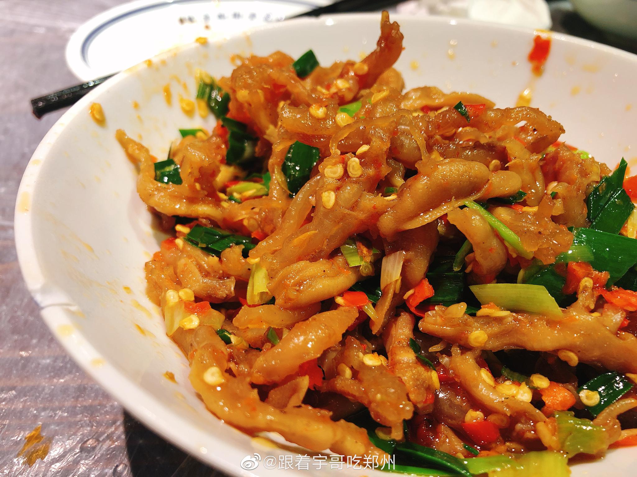 15蒜苗,大蒜炒制鸭掌筋很有韧劲,嚼起来很q