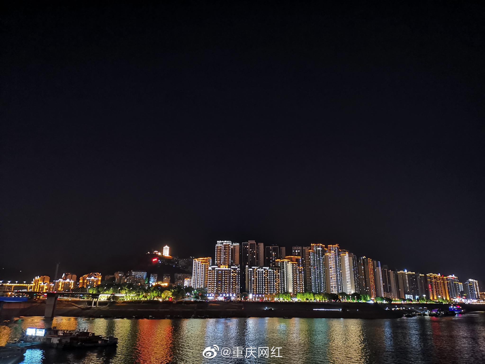 今天晚上的万州格外的清晰