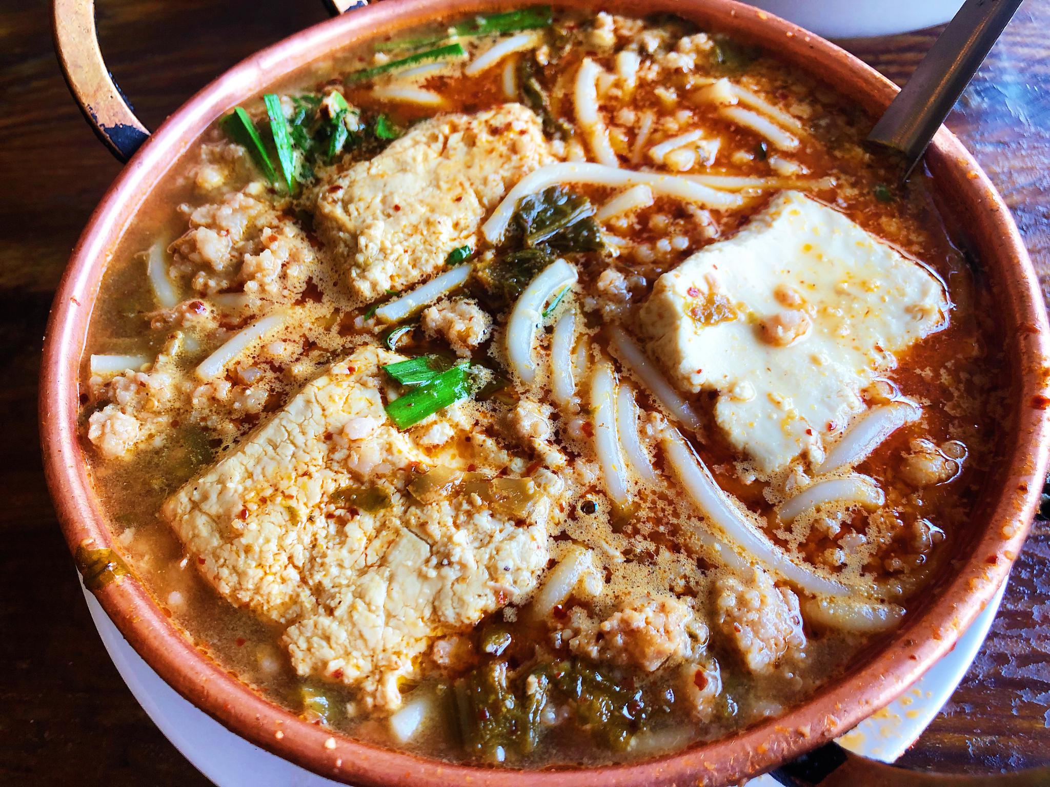 中午吃了小锅米线,臭豆腐米线,木瓜水,鲜奶米布,超好吃!