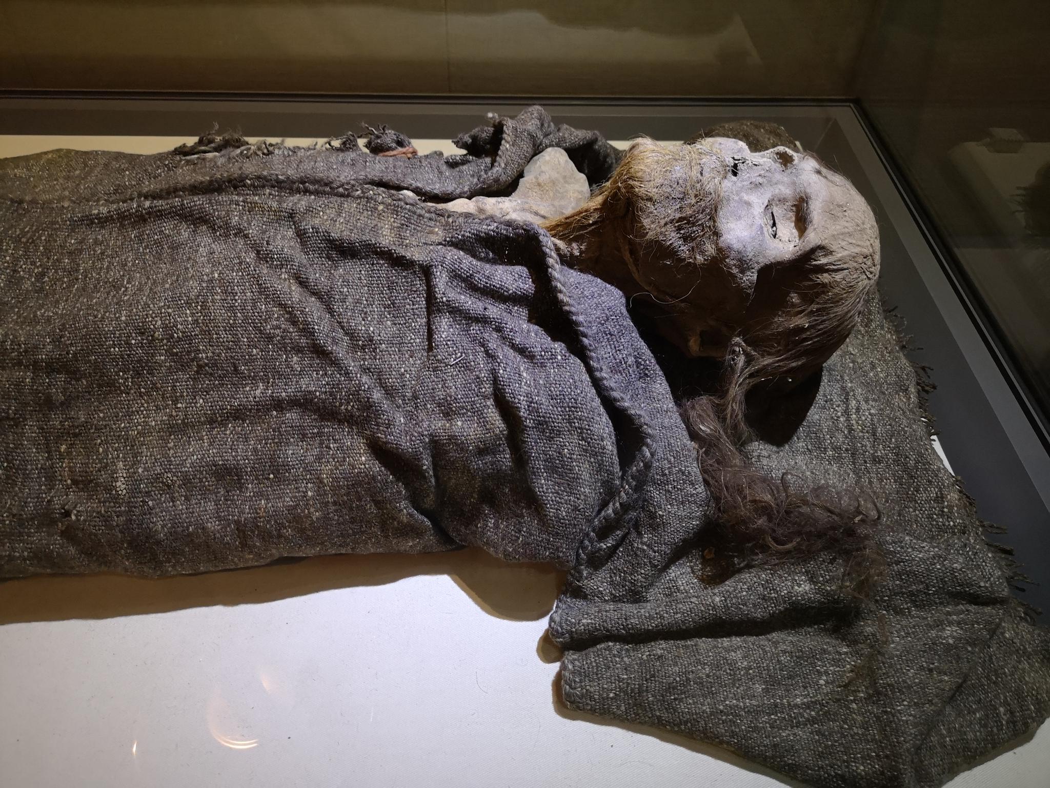 新疆巴州博物馆藏的古代干尸,年代在2500-4000年之间