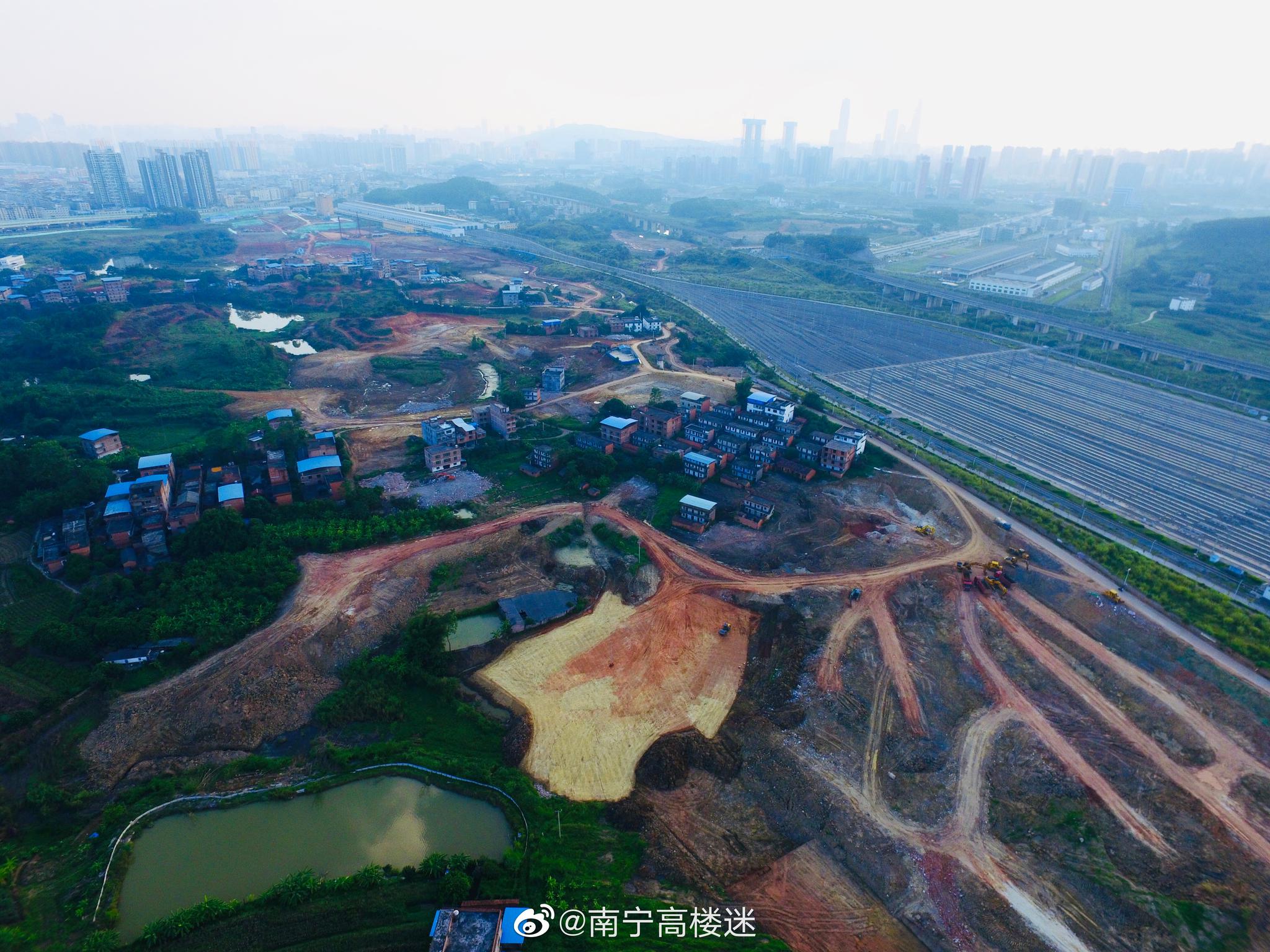 航拍南宁第二动车所项目最新进度,目前已经大规模的动工了.