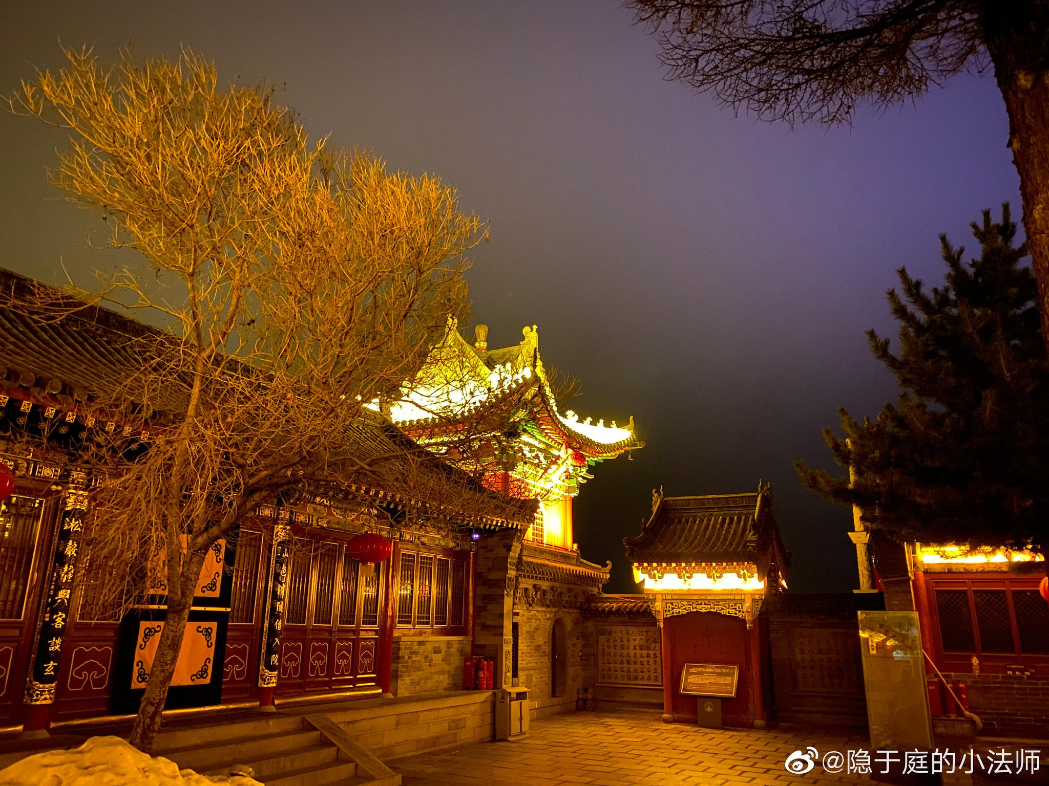 又一次有幸宿黛螺顶 夜幕降临后 游客散去 寺庙恢复了平静