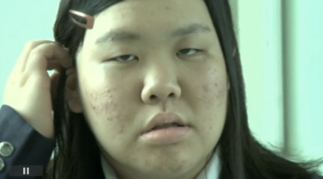 恐龙妹为了变美,到医院拼命整容减肥,最终成功嫁给男神