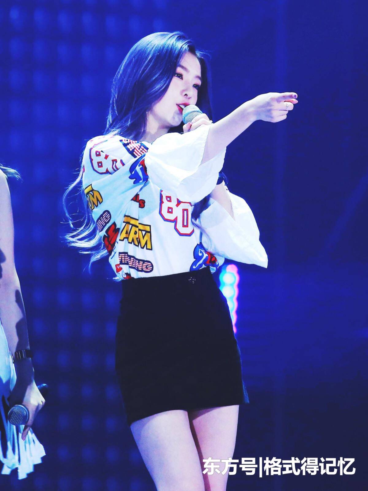 被裴珠泫惊艳到了,随便弄个发型都显得这么美,网友:发量第一人