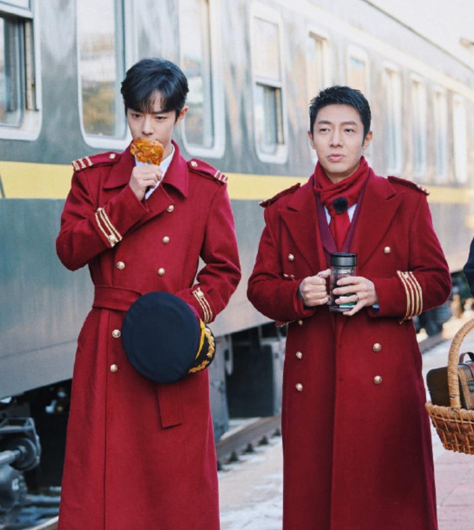 明星撞衫肖战撒贝宁同框差距立显张小斐把郑爽同款毛衣带火了