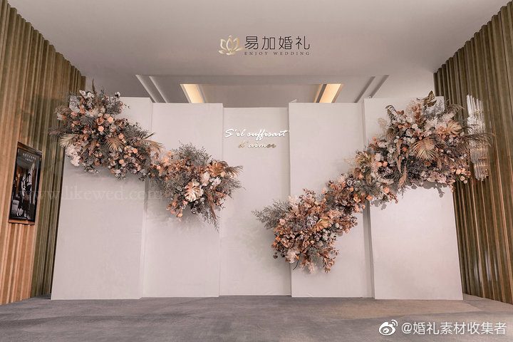 ins极简主义泰式婚礼干净的白色背板设计炽热的花艺色彩搭配