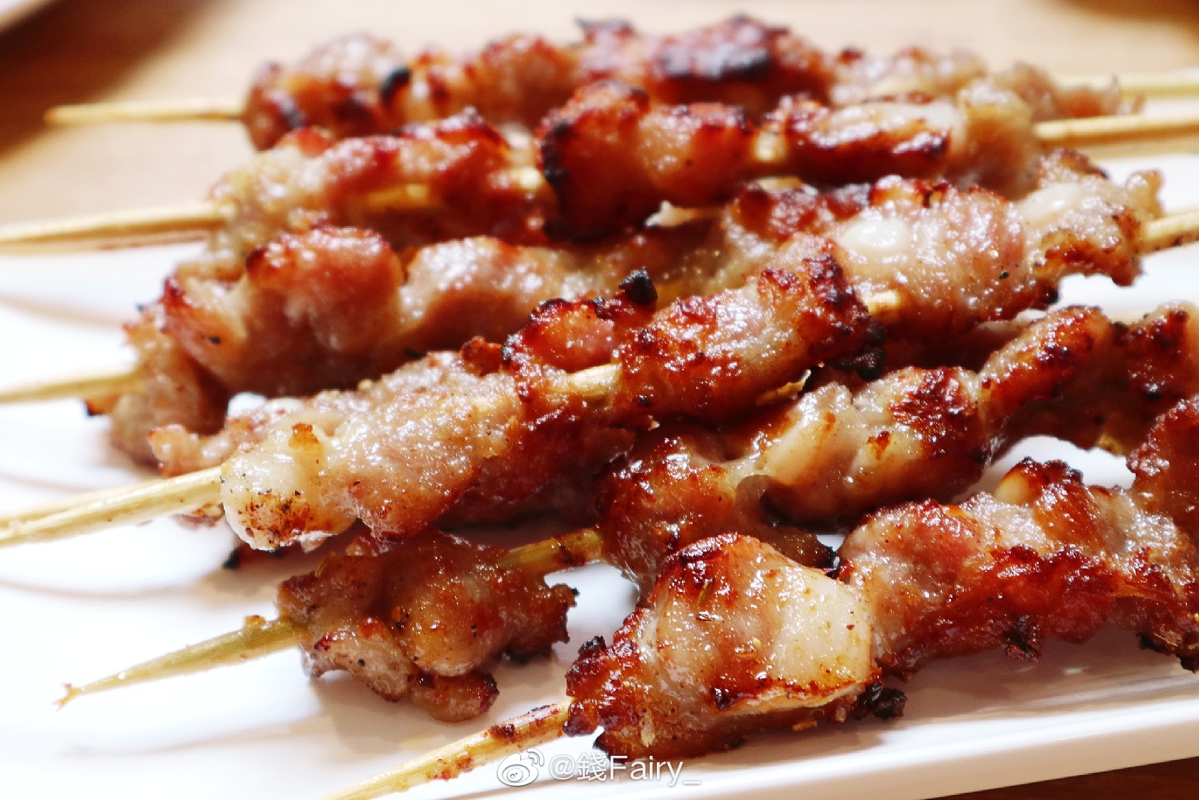 番茄炒年糕味道不错 番茄味蛮浓郁 年糕口感也很好 蜜汁排骨串很好吃